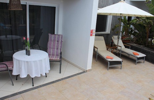 Las Brenas House | Modern Holiday Apartment Las Breñas: Pool & Breakfast Included
