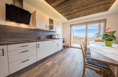Verano Apartment | Mountain View Holiday Apartment "Lavendel" with Sauna & Wi-Fi