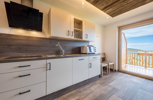 Verano Apartment | Mountain View Holiday Apartment "Lavendel" with Sauna & Wi-Fi