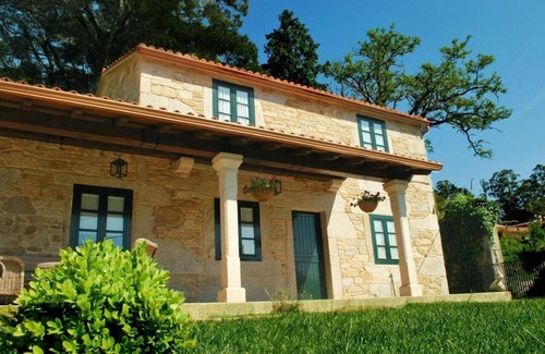 Laxe Apartment | Cozy Holiday Apartment in Laxe with Ocean View & Pool