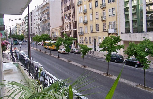 Sao Jorge de Arroios Apartment | Spacious Holiday Apartment in Lisbon for Up to 12 Guests