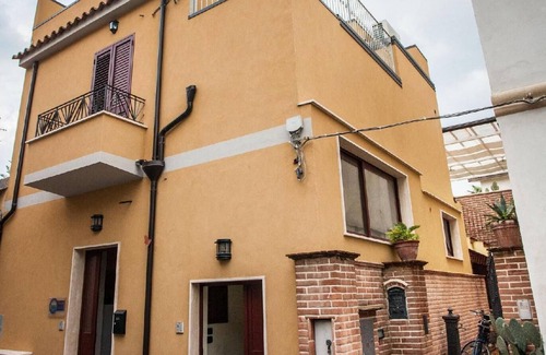 Locri Apartment | Cozy Holiday Apartment Locri for 4 with Full Amenities