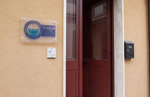 Locri Apartment | Cozy Holiday Apartment Locri for 4 with Full Amenities