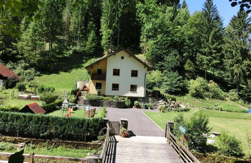 Loich House | Cozy Holiday Apartment Loich for 2-4 with Kitchen & Breakfast