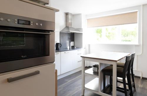 Roja Apartment | Cozy Holiday Apartment with Ocean View and Pet-Friendly Perks