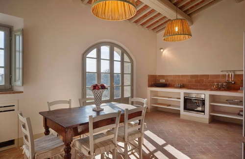 Castelfalfi Apartment | Cozy Holiday Apartment in Montaione with Pool & Kitchen