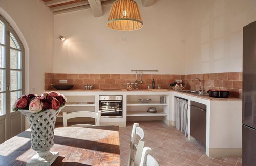 Castelfalfi Apartment | Cozy Holiday Apartment in Montaione with Pool & Kitchen