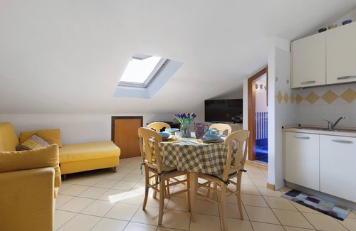 Caorle Apartment | Beachside Apartment "Mansarda Di Ponente" with Shared Garden