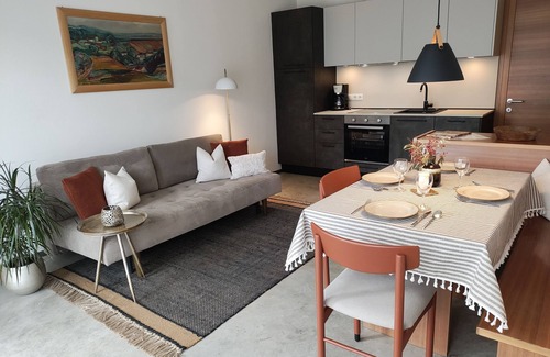 Cermes Apartment | Scenic Holiday Apartment "Matthäus" with Mountain View & Wi-Fi