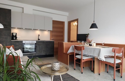 Cermes Apartment | Scenic Holiday Apartment "Matthäus" with Mountain View & Wi-Fi