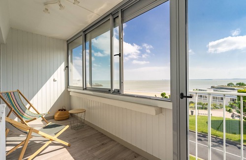 Royan Apartment | Holiday Apartment "Mer Beau Rivage" near Beach with Private Terrace & Wi-Fi