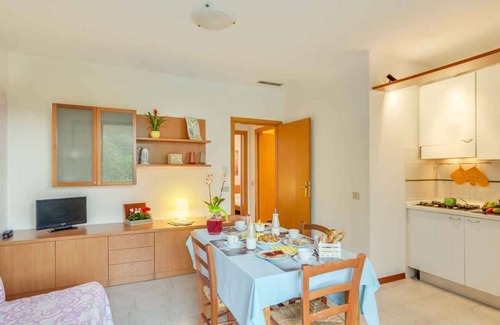 Follonica Apartment | Relaxing Holiday Apartment with Pool and Ocean Views