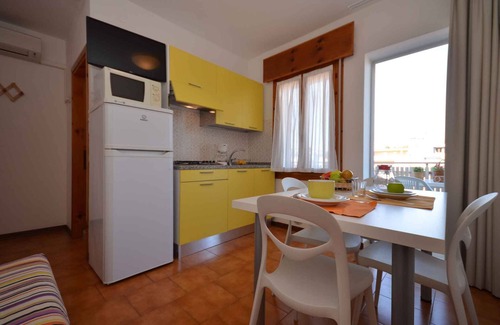 Bibione Apartment | Peaceful Holiday Apartment with Air Conditioning & Ocean View