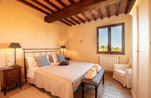 Sant'Angelo In Colle Apartment | Cozy Montalcino Apartment for 2-4 with Kitchen & Breakfast