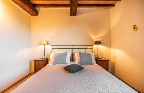 Sant'Angelo In Colle Apartment | Cozy Montalcino Apartment for 2-4 with Kitchen & Breakfast