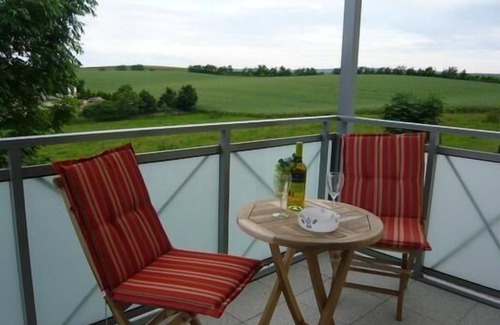 Moorgrund Apartment | Cozy Moorgrund Holiday Apartment for Two with Pool & Kitchen
