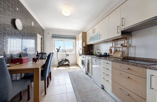 Funchal Apartment | Cozy Morning View Terrace: Sea Views & Shared Pool Access
