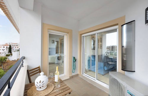 Funchal Apartment | Cozy Morning View Terrace: Sea Views & Shared Pool Access