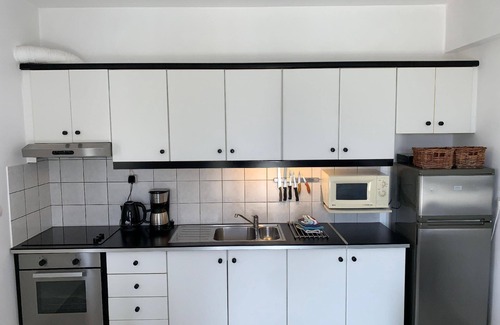 Myrtos Apartment | Cozy Myrtos Apartment for 4 with Kitchen & Pet-Friendly Amenities