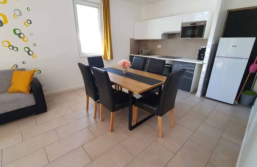 Balatonfoldvar Apartment | Beachside Apartment with WiFi and Pet-Friendly Amenities