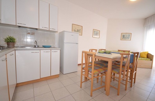 Lignano Sabbiadoro Apartment | Oceanfront Holiday Apartment with Air Conditioning & Pool