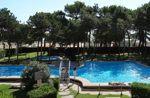 Lignano Sabbiadoro Apartment | Oceanfront Holiday Apartment with Air Conditioning & Pool
