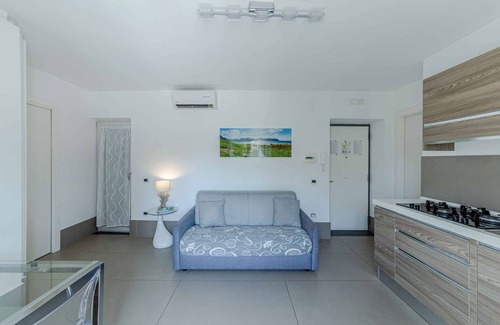 Pozzuoli Apartment | Seaside Retreat: Family-Friendly Apartment with Spa Access