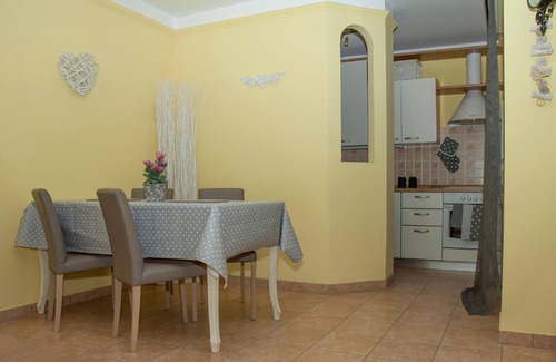 Fiorini Apartment | Cozy 2-Bedroom Holiday Apartment in Novigrad