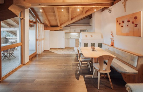 Rifiano Apartment | Stunning 'Oberegghof Hahnenkamm' with Mountain Views & Wi-Fi