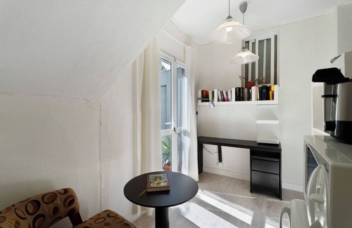 Armenime Apartment | Relaxing Oceanfront Apartment 'Pardelo' with Free Wi-Fi