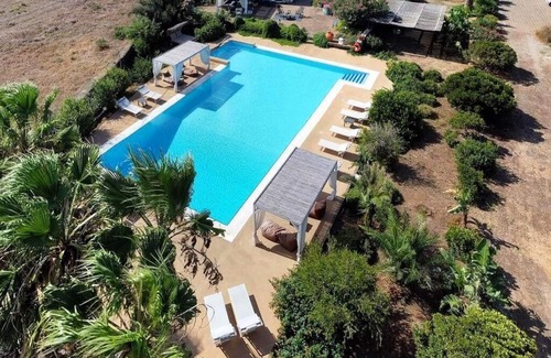 Pantelleria Apartment | Cozy Holiday Apartment in Pantelleria with Ocean Views