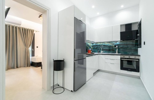 Neos Marmaras Apartment | Spacious Holiday Apartment Paradisos with Ocean Views