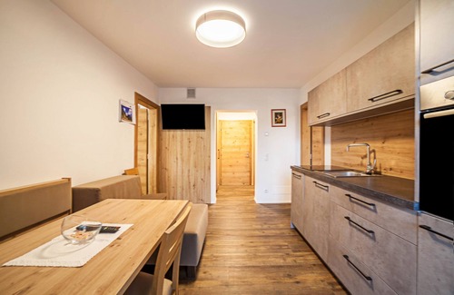 Racines Apartment | Cozy Parigger Apt Enzian: Mountain View & Shared Garden