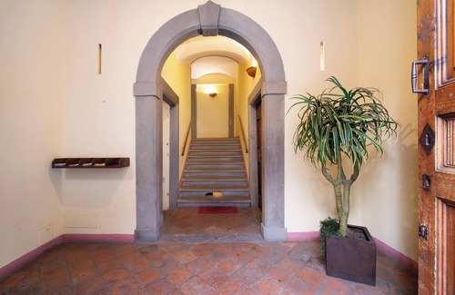 Citta Alta Apartment | Stylish Penthouse in Città Alta, Bergamo with Wi-Fi