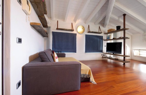 Citta Alta Apartment | Stylish Penthouse in Città Alta, Bergamo with Wi-Fi