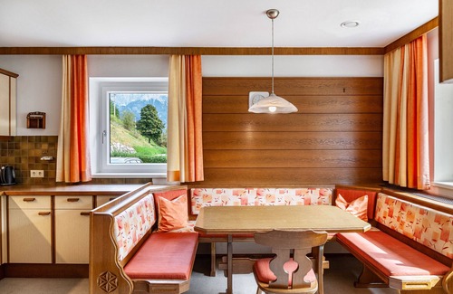 Leogang Apartment | Holiday Apartment "Pfeffer" with Mountain View and Wi-Fi