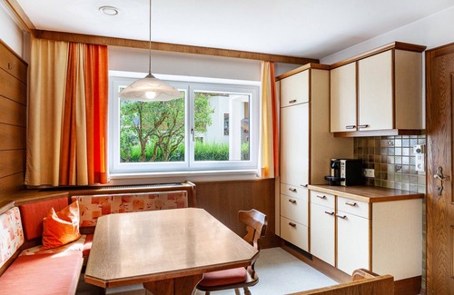 Leogang Apartment | Holiday Apartment "Pfeffer" with Mountain View and Wi-Fi
