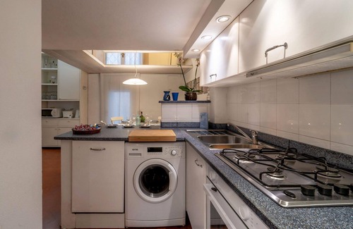 Pisa City Centre Apartment | Cozy Holiday Apartment in Pisa for 2-4 Guests