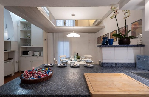 Pisa City Centre Apartment | Cozy Holiday Apartment in Pisa for 2-4 Guests