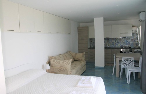 Pizzo House | Cozy Holiday Apartment in Pizzo with Ocean View & Kitchen