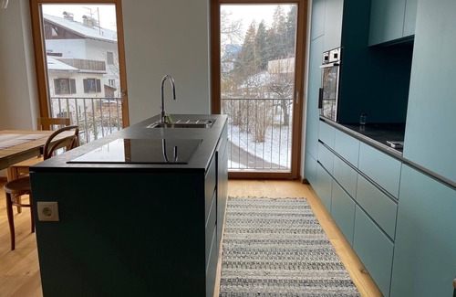 Vollan Apartment | Holiday Apartment 'Plattwies' with Mountain View, Private Terrace and Wi-Fi