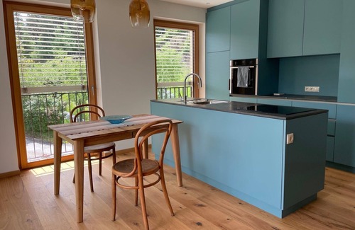 Vollan Apartment | Holiday Apartment 'Plattwies' with Mountain View, Private Terrace and Wi-Fi