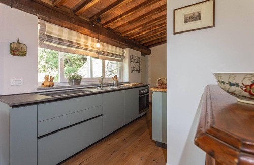 Pomaia House | Cozy Holiday Apartment Pomaia for Families with Kitchen