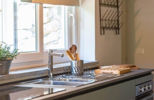 Pomaia House | Cozy Holiday Apartment Pomaia for Families with Kitchen