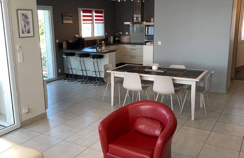 Lindbergh Plage House | Cozy Holiday Apartment in Portbail for 4 Guests