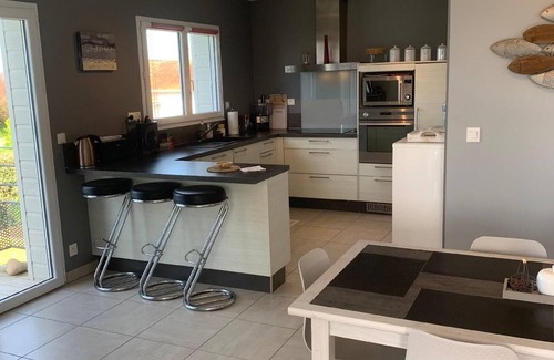 Lindbergh Plage House | Cozy Holiday Apartment in Portbail for 4 Guests