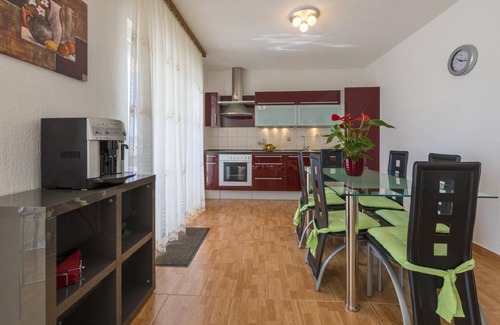 Povile Apartment | Cozy Holiday Apartment Povile for 2-5 Guests with Amenities