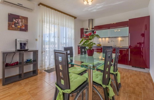 Povile Apartment | Cozy Holiday Apartment Povile for 2-5 Guests with Amenities