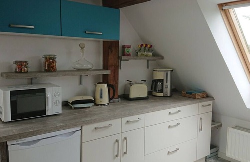 Bobitz Apartment | Cozy Holiday Apartment Red Milan with Family-Friendly Amenities