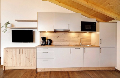 Lagundo Apartment | Mountain View Apartment "Rosenblick" with Garden & Wi-Fi